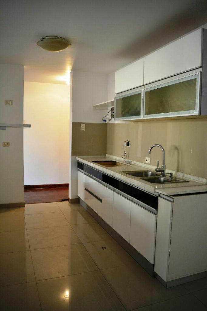 Alquilo amplio y bonito departamento detràs de la Clìnica Moises Heresi