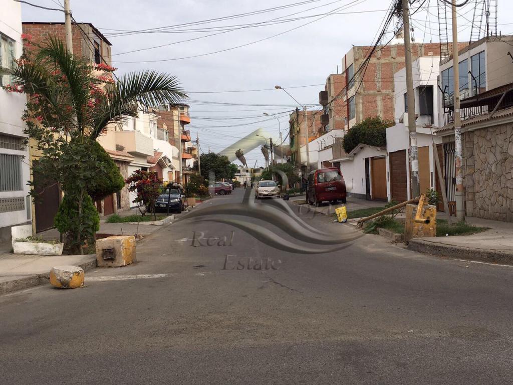 VENTA DE CASA EN LOS CEDROS CHORRILLOS