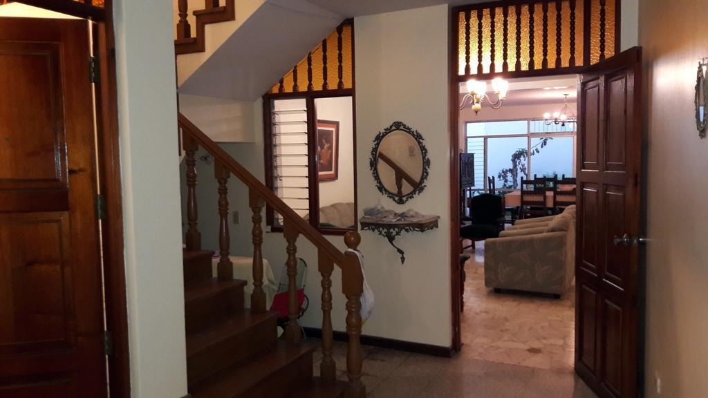 VENDO CASA CENTRO  EXCELENTE UBICACION!! TODO OK!!