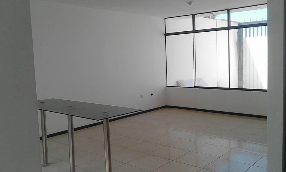 VENDO DEPARTAMENTO PRIMER PISO DE ESTRENO CON COCHERA EN URB. MONTERRICO III