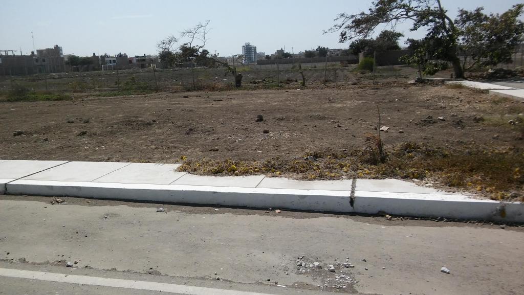 VENDO TERRENO EN URB. MONTERRICO 3ra etapa y 5ta etapa FRENTE A PARQUE