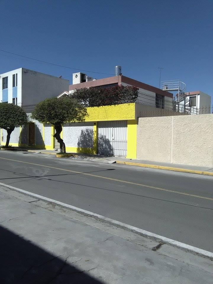 PROPIETARIA VENDE CASA ZONA CENTRICA Y SEGURA !!!