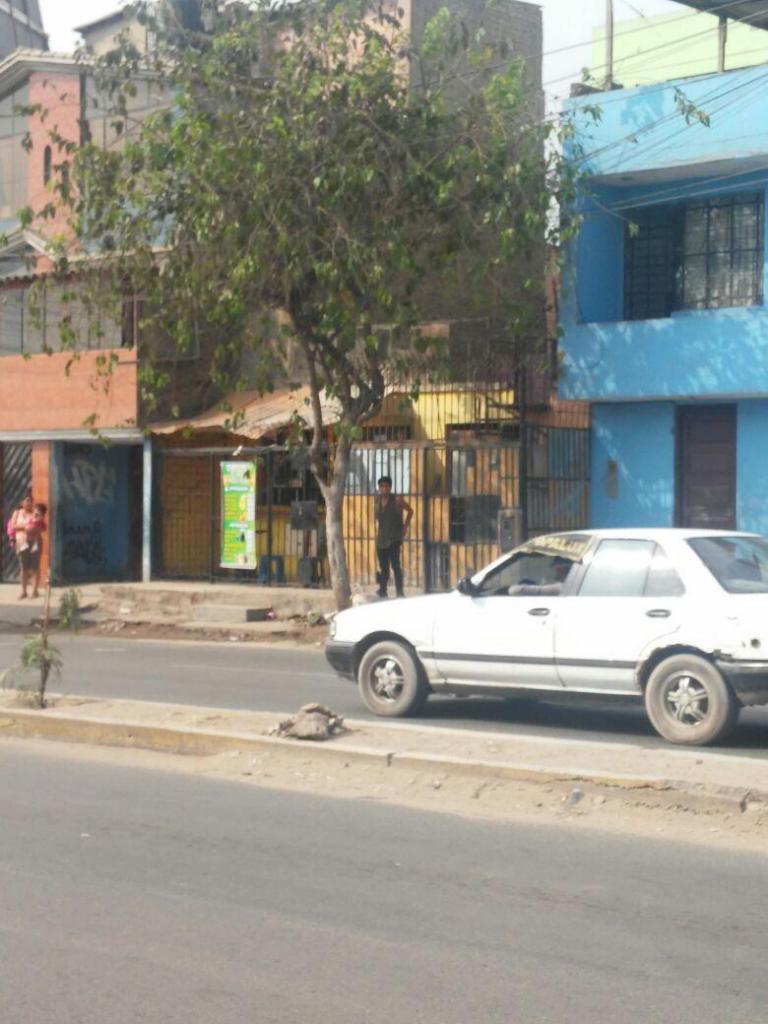 SE REMATA CASA DE 2 PISOS 1/2 ZONA COMERCIAL EN VES.... ULTIMAS SEMANA