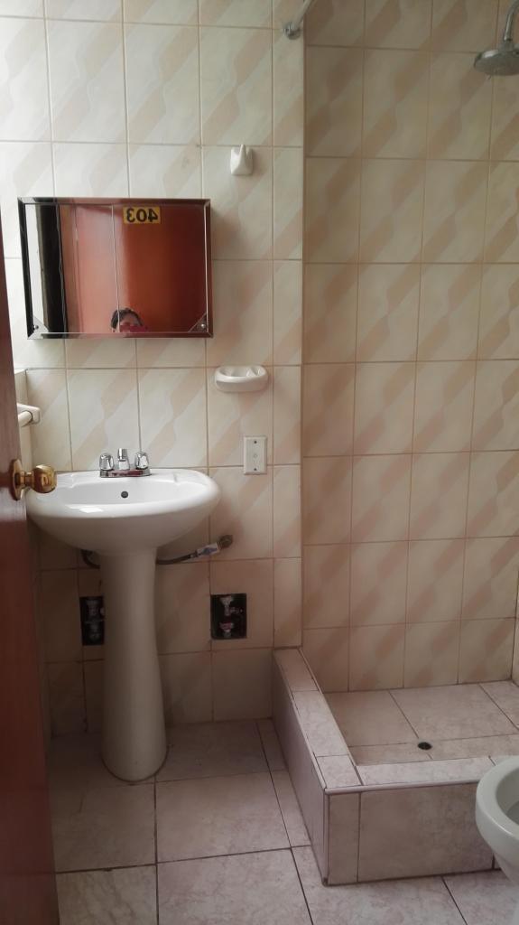 Habitacion independiente con baño propio en los Olivos