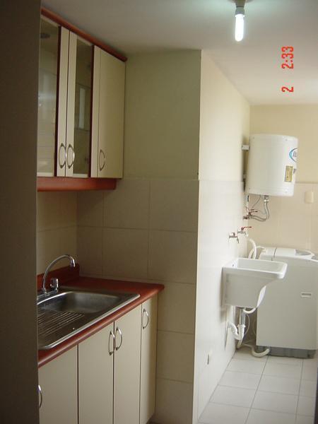 SE ALQUILA DEPARTAMENTO AMOBLADO Y COCHERA EN MIRAFLORES $750 DOLARES