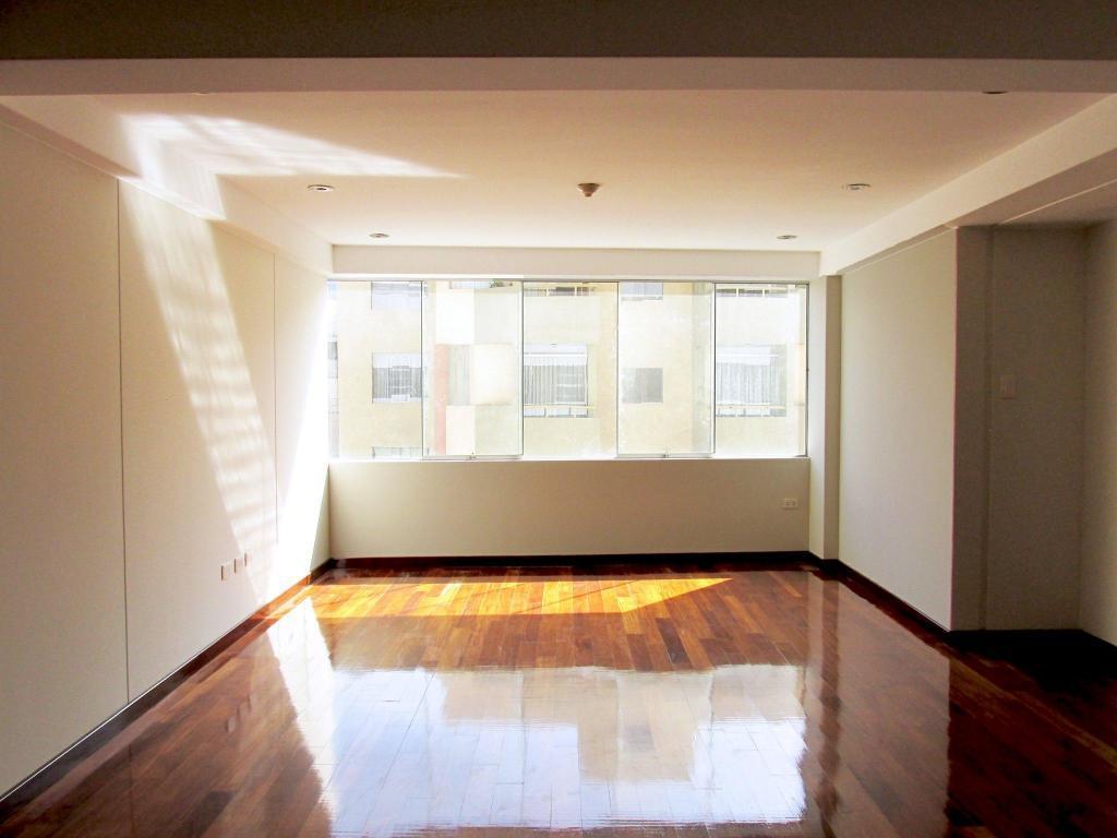 Vendo hermoso y amplio departamento a 2 cuadras de la Plaza de Cayma