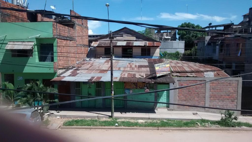 Casa con tienda Pucallpa, z. comercial cerca Pza. Armas 404m2