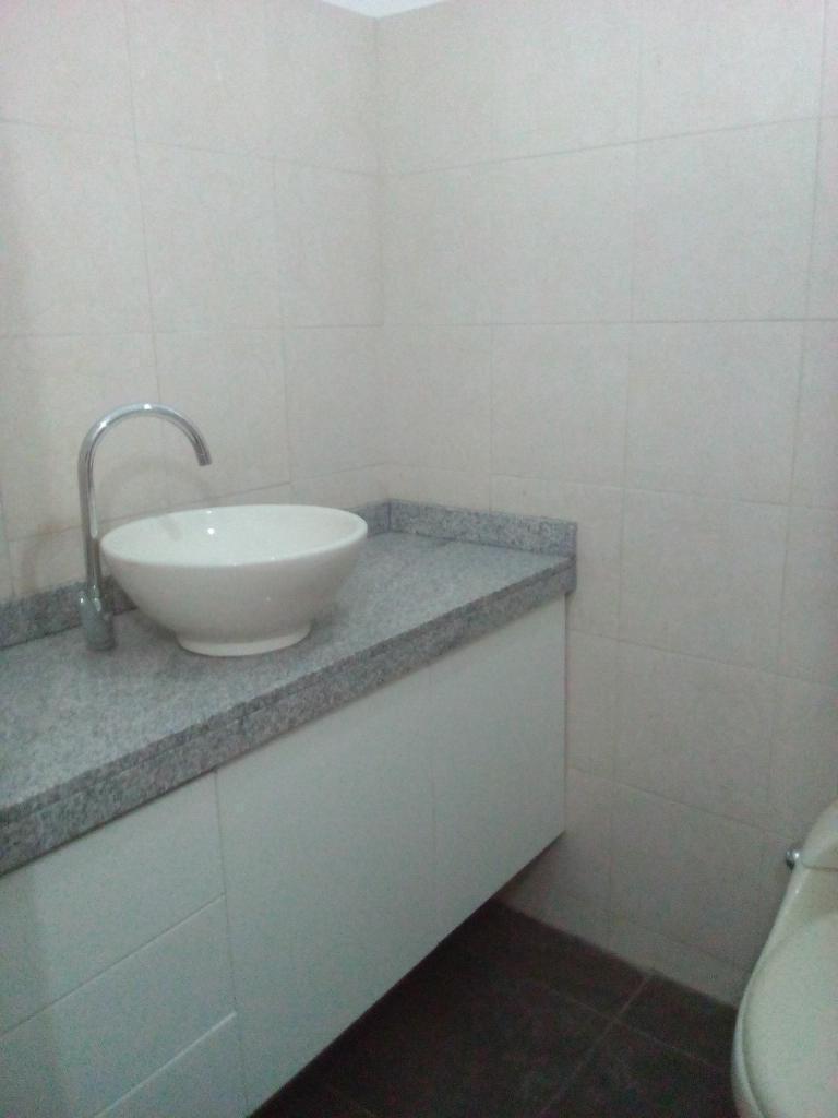 Vendo dpto. en Santiago de Surco, 1er. piso, 116m2, 3 dorms. 2 baños, terraza, cochera, $ 160,000