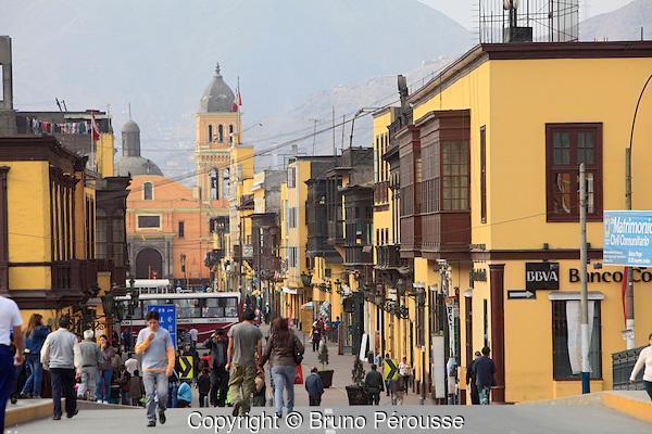 REMATO: Venta de Departamento en el Rímac, excelente ubicación entre las Av. Tacna y Alcázar