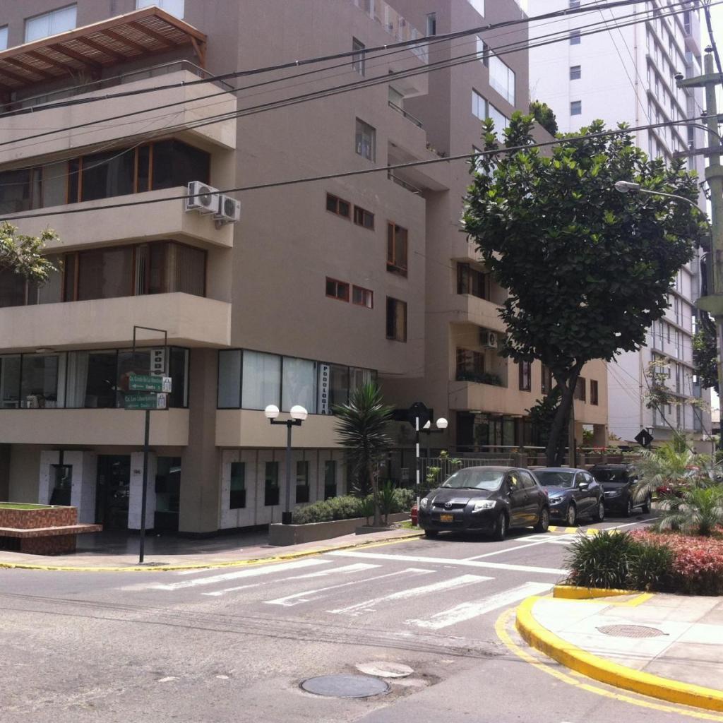 tienda dentro del centro comercial plaza los libertadores