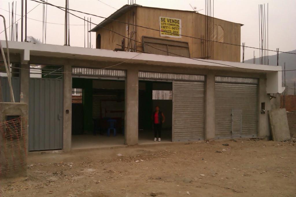 Venta de ultimos puestos y tiendas comerciales en Jicamarca al frente de Local Comunal