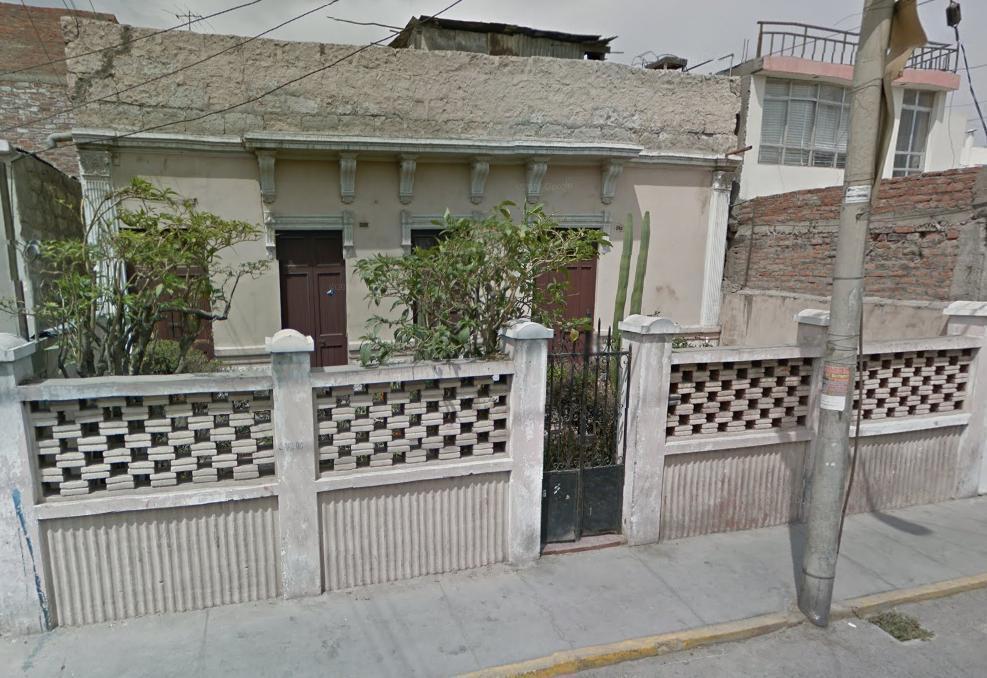 DLF VENDE CASA COMO TERRENO A LA ALTURA DE PUENTE FIERRO, CERCA DE LA U. CATÓLICA