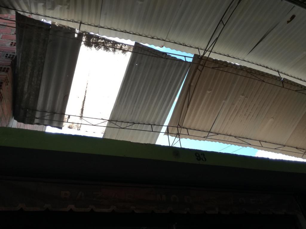 SE VENDE PUESTO COMERCIAL