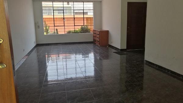 Vendo Hermosa Casa Frente Al Parque a Precio de Ocasion!